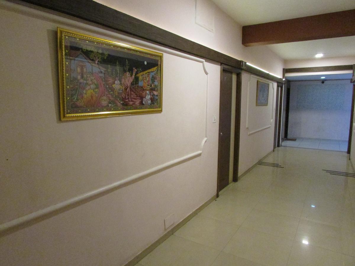 Hotel Neelkanth Residency Gandhinagar Exterior foto