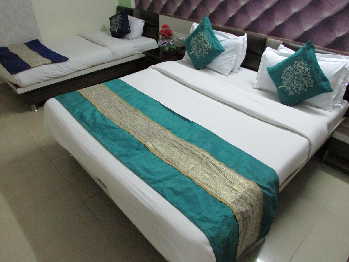Hotel Neelkanth Residency Gandhinagar Exterior foto