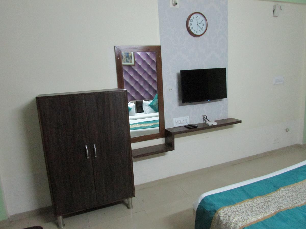 Hotel Neelkanth Residency Gandhinagar Exterior foto