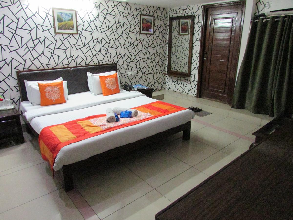 Hotel Neelkanth Residency Gandhinagar Exterior foto